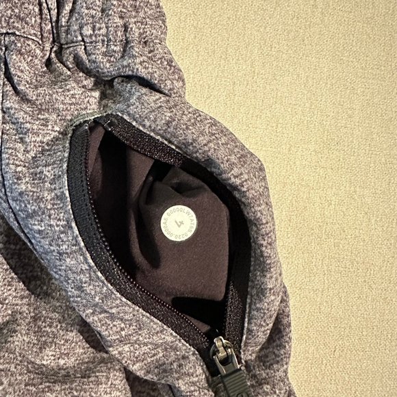 Tracker Short V *4" in Heather Lux Multi Black - Picture 7 of 7